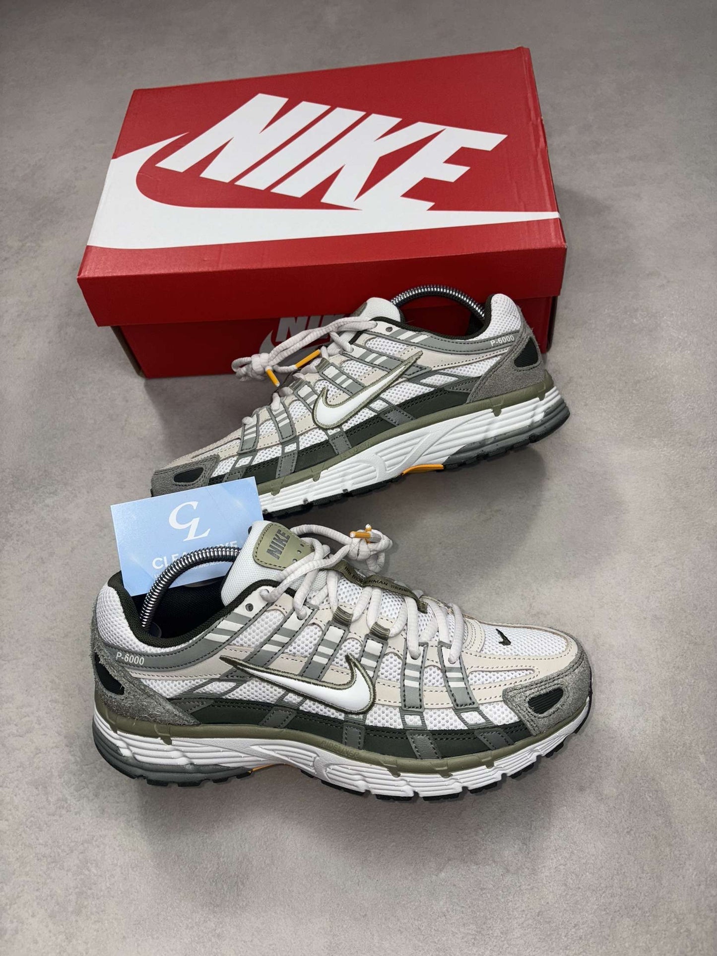 NIKE P6000 - CARGO KHAKI