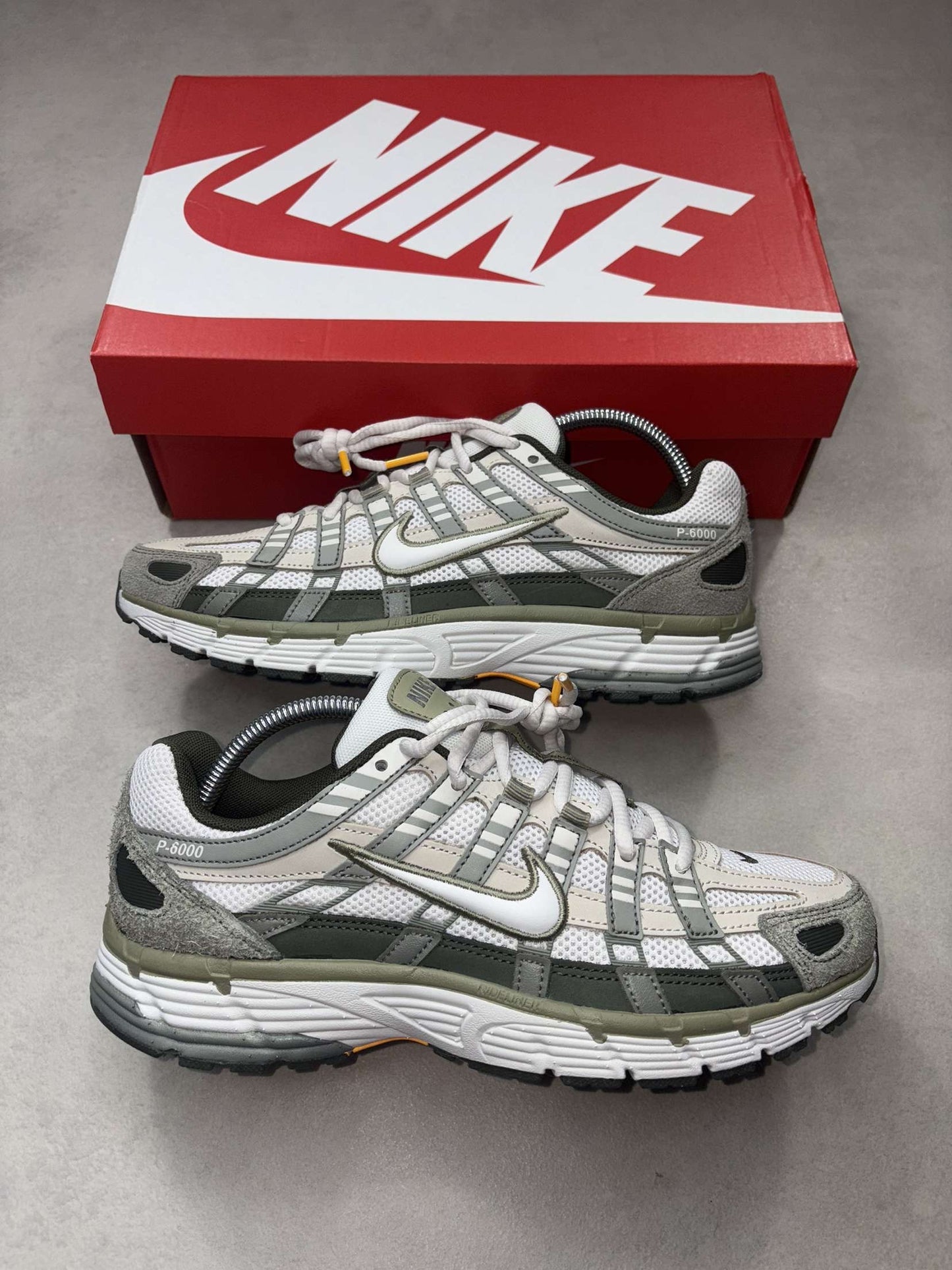 NIKE P6000 - CARGO KHAKI