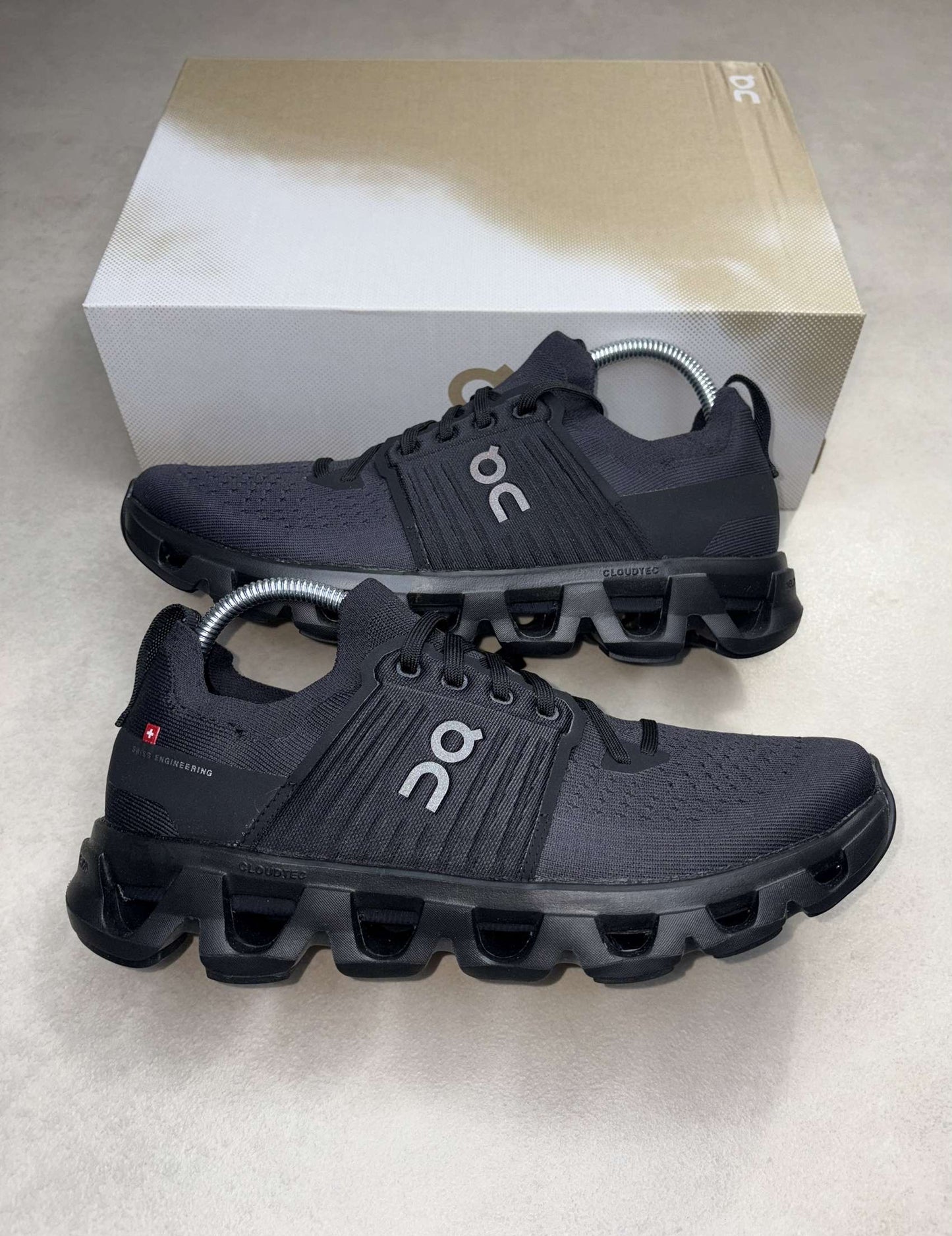 ONCLOUD CLOUDSWIFT 4 - TRIPLE BLACK